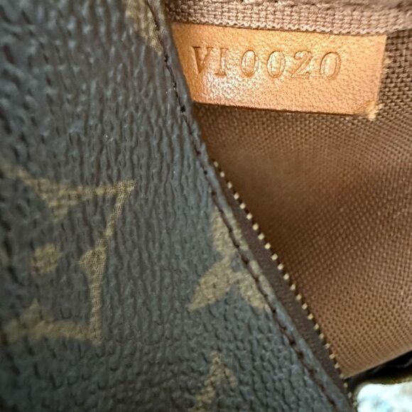 Used in good condition Louis Vuitton Monogram Canvas Accessories Pochette - Picture 11 of 16
